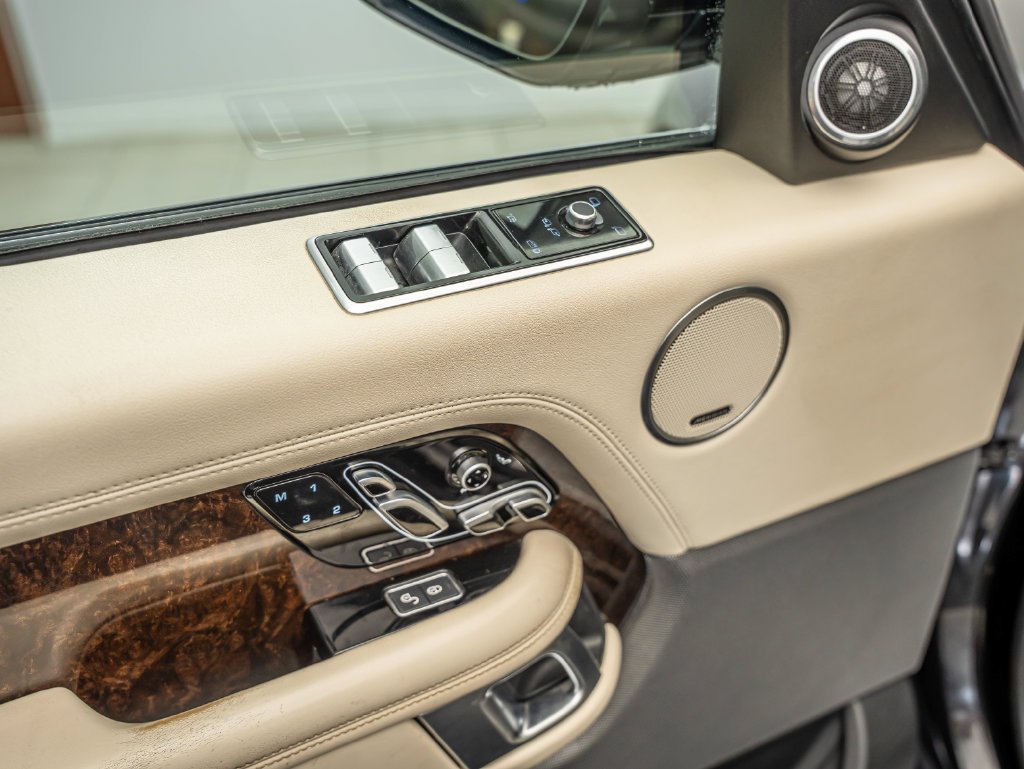 Used 2020 Black Land Rover HSE image 16
