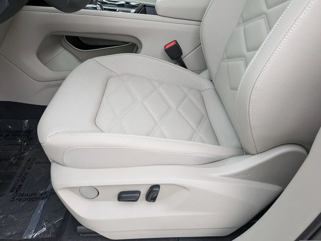 New 2026 Green Volkswagen 2.0T SE w/Technology image 17