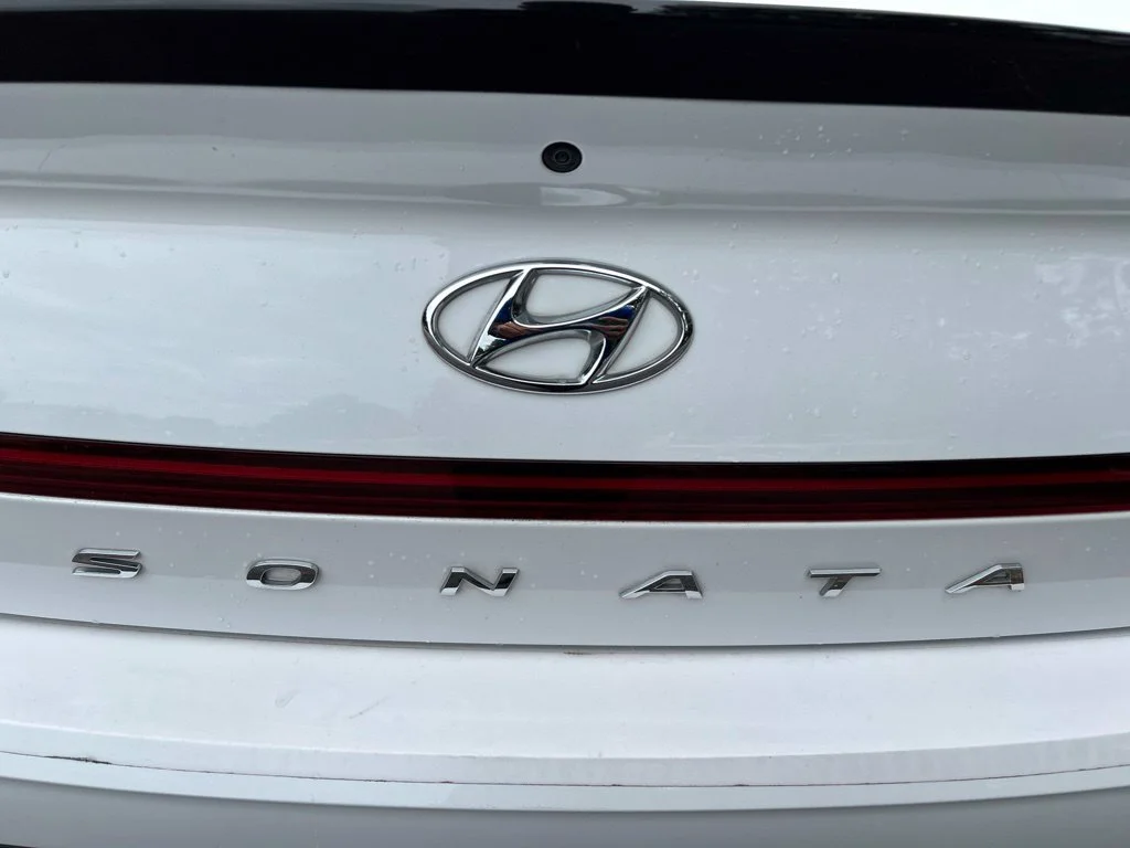 Used 2022 White Hyundai Blue image 11