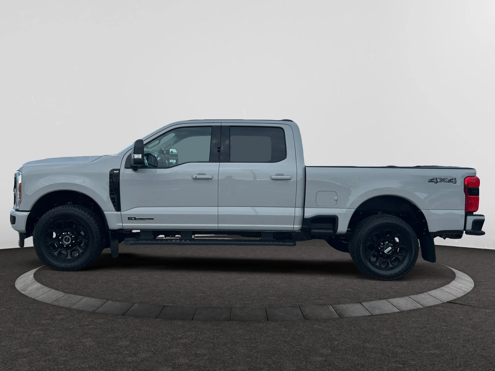 New 2026 Avalanche Ford XLT image 2