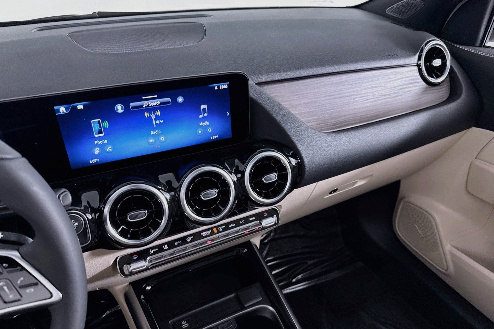 Certified Used 2026 Polar White Mercedes-Benz 250 image 21