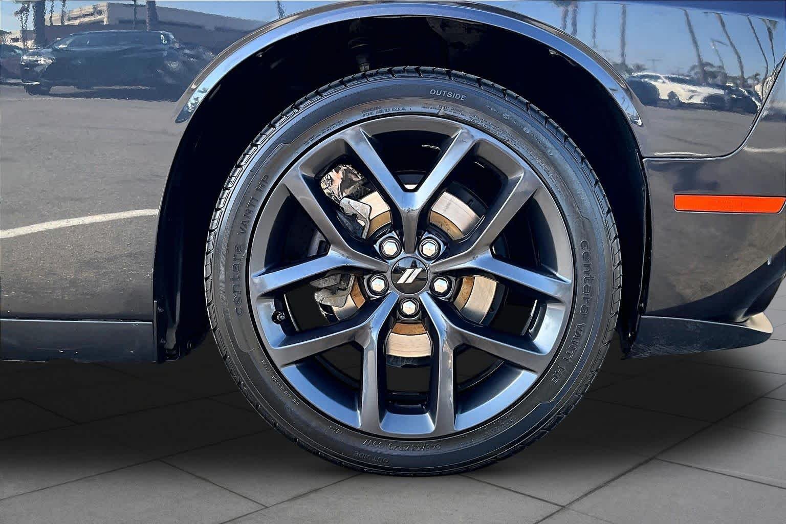 Used 2019 Maximum Steel Metallic Clearcoat Dodge SXT image 10