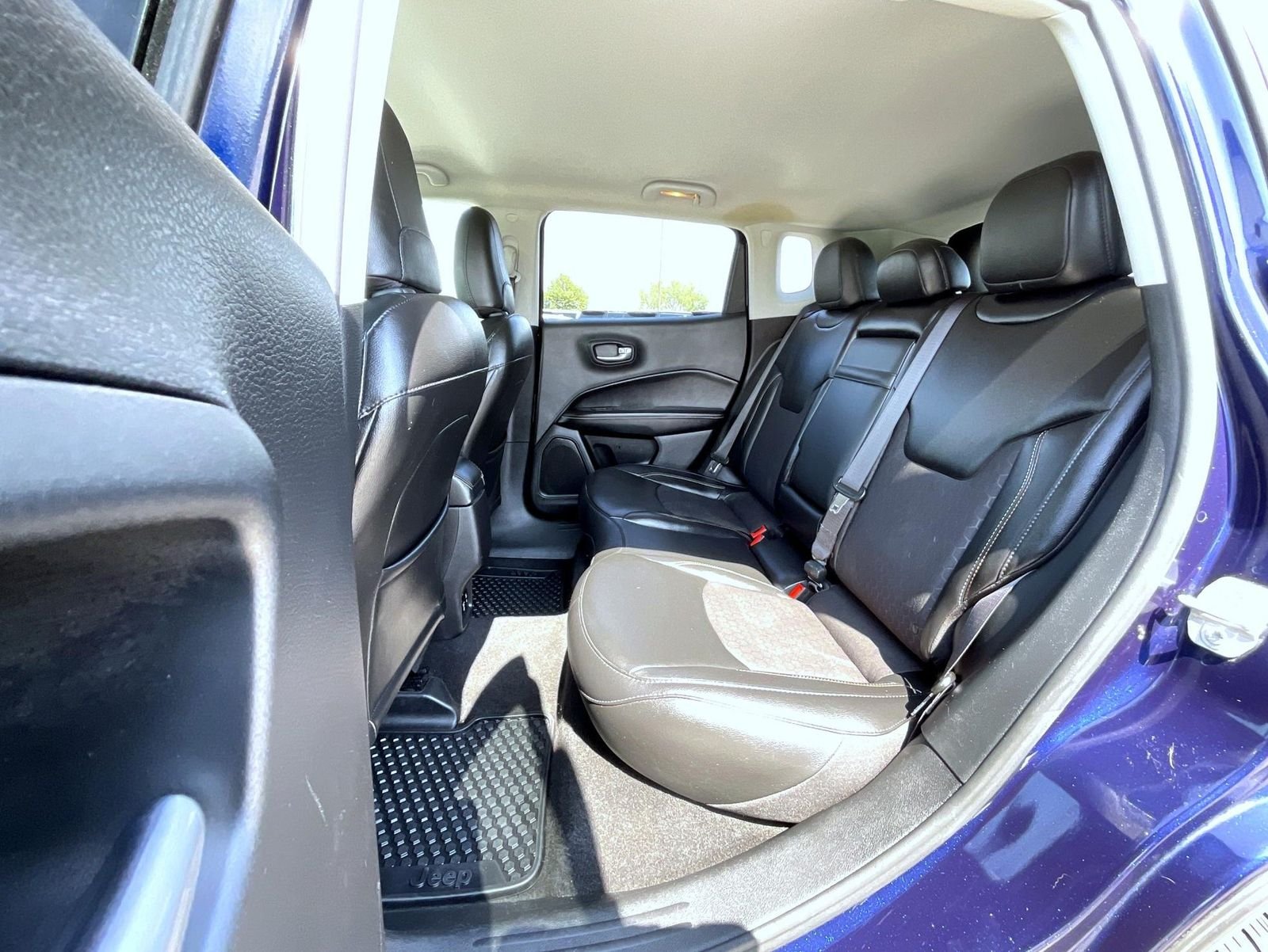 Used 2019 Blue Jeep Latitude image 19