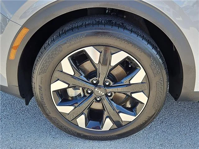 Used 2023 Gravity Gray KIA X-Line All-Wheel Drive image 7