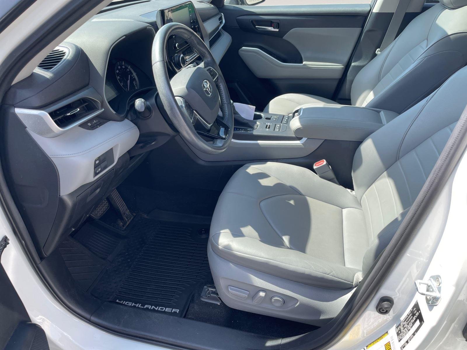 Used 2020 Blizzard Pearl Toyota XLE image 9