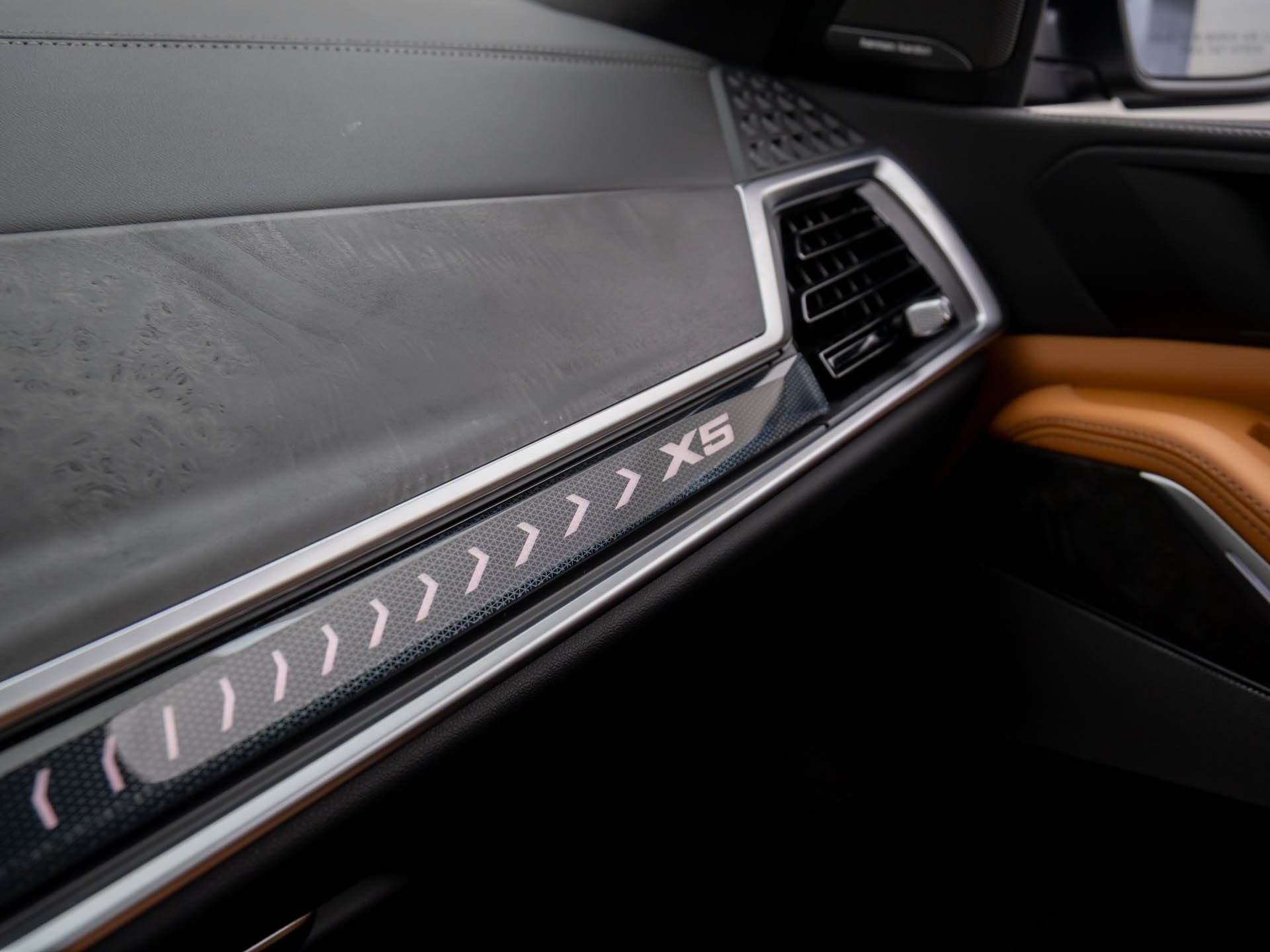 New 2026 Black Sapphire Metallic BMW xDrive40i image 31