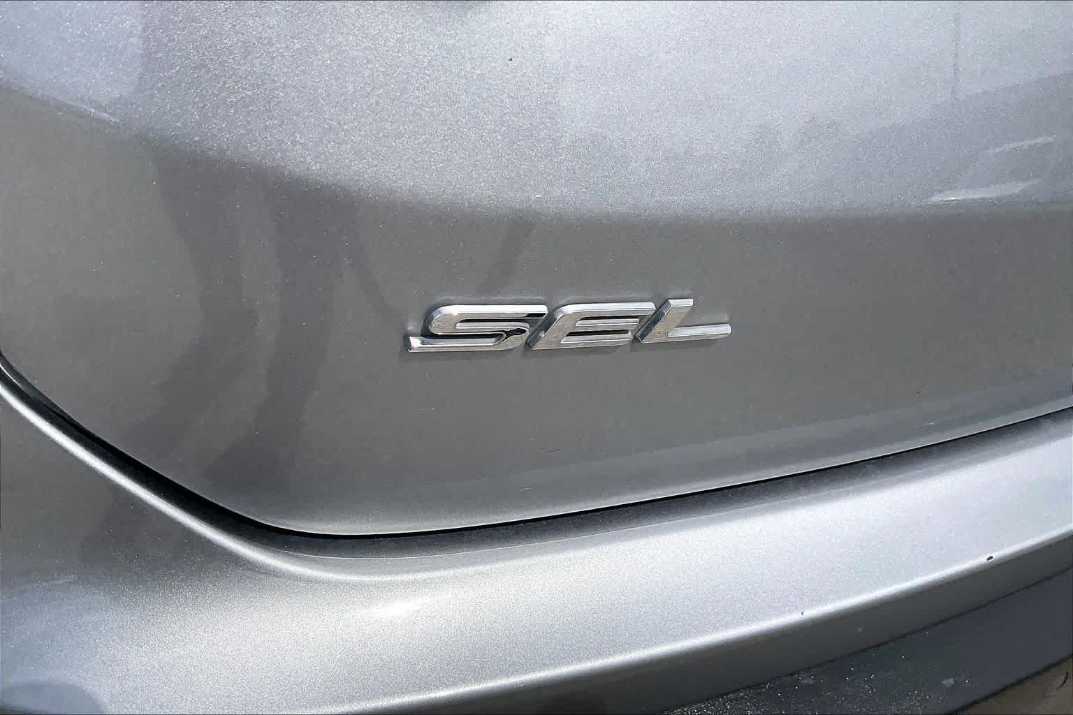 Used 2021 Iconic Silver Ford SEL image 10
