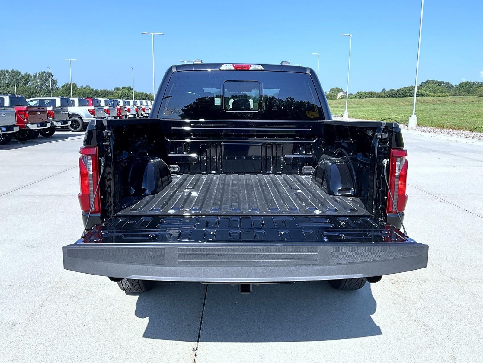 New 2026 Agate Black Metallic Ford XLT image 15