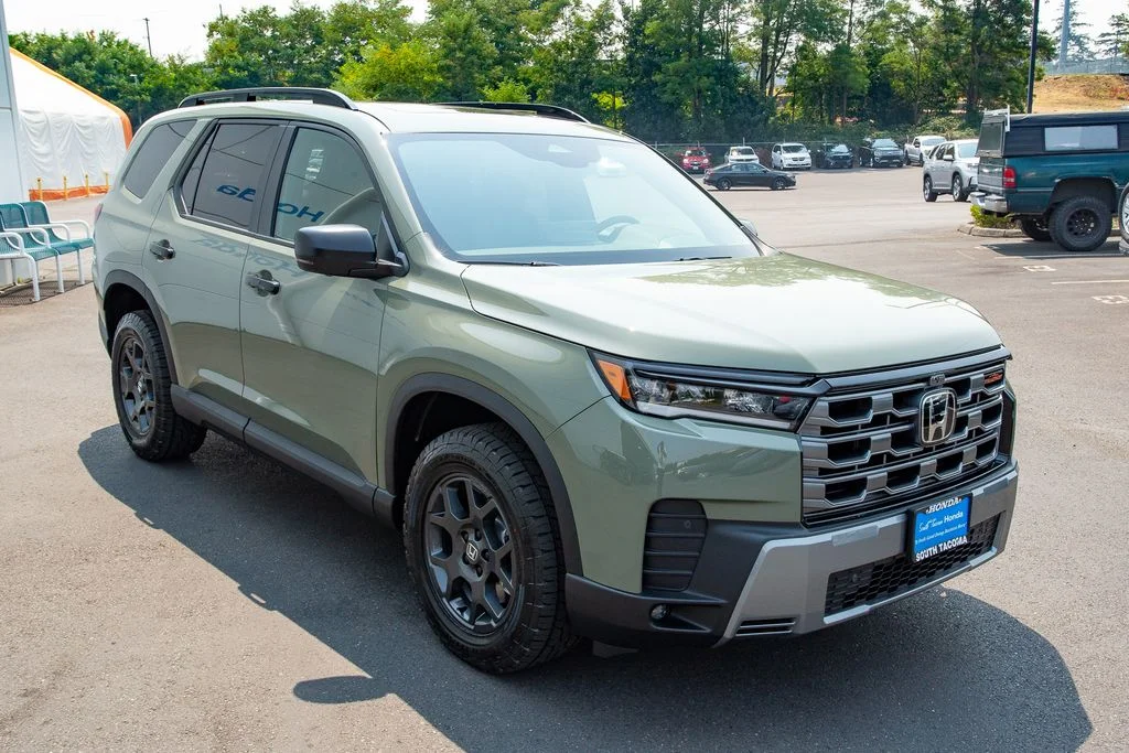 New 2026 Ash Green Metallic Honda TrailSport w/Pet Package image 4