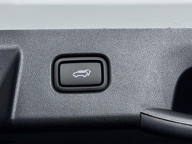 New 2026 White Hyundai SEL FWD image 39
