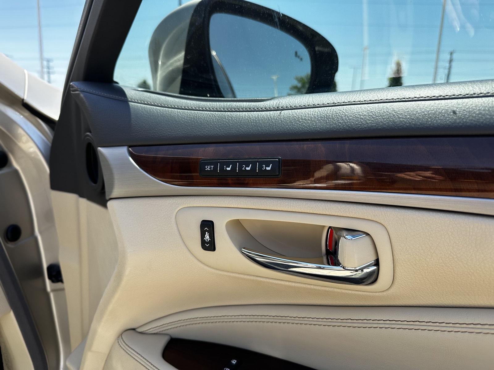 Used 2013 Satin Cashmere Metallic Lexus  image 29