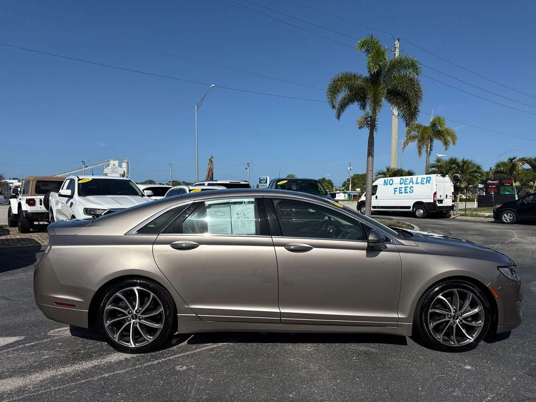 Used 2019  Lincoln Reserve I image 7