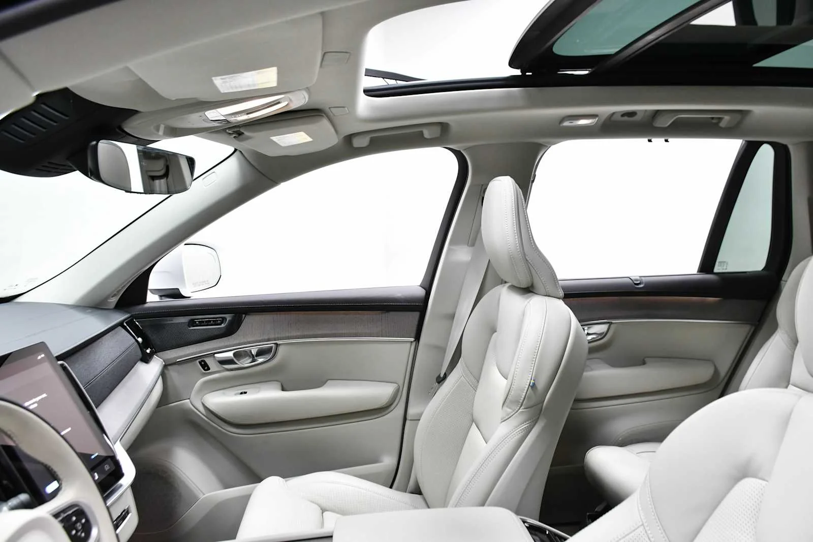 Used 2026 Crystal White Pearl Volvo Ultra image 12