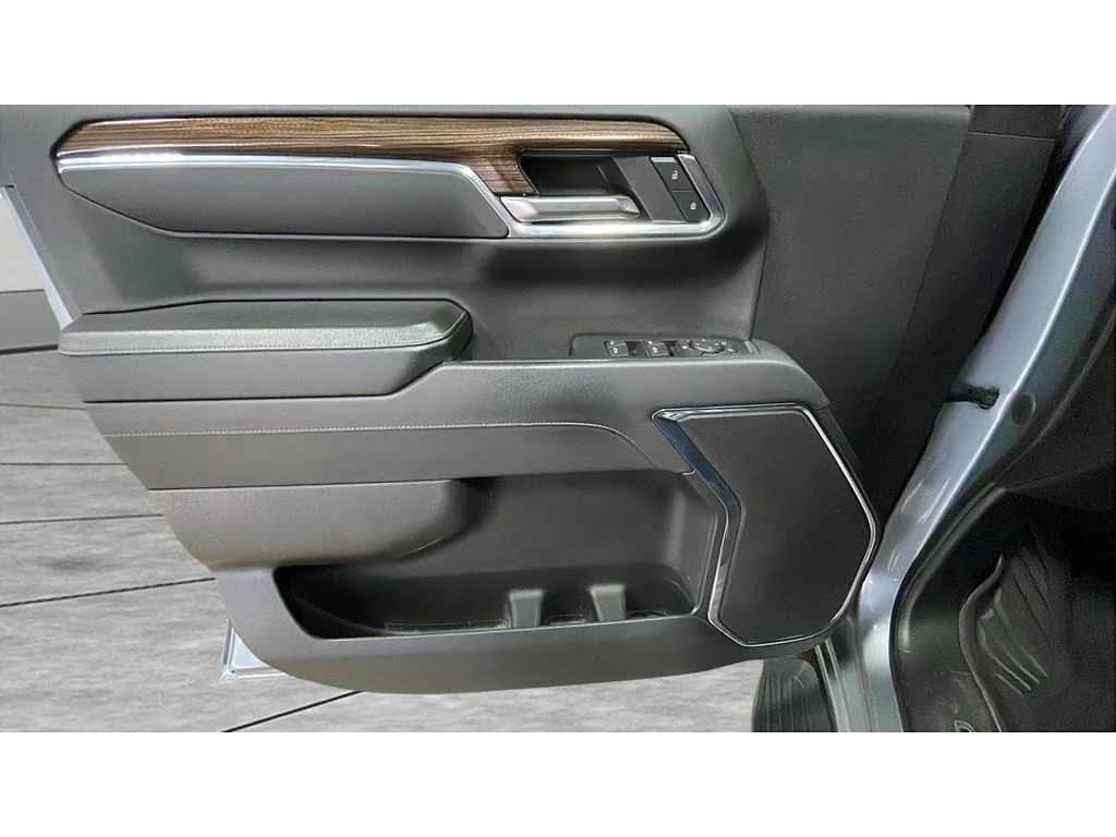 Used 2024 Sterling Gray Metallic Chevrolet LT image 8