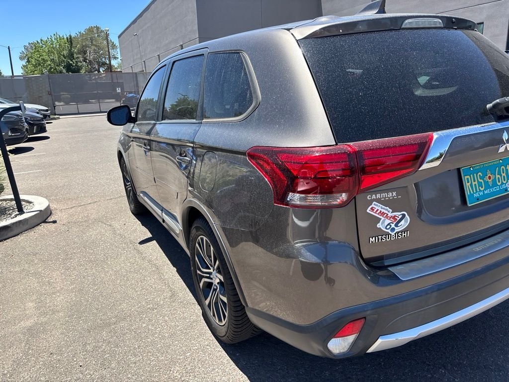 Used 2017 Brown Mitsubishi SE image 27