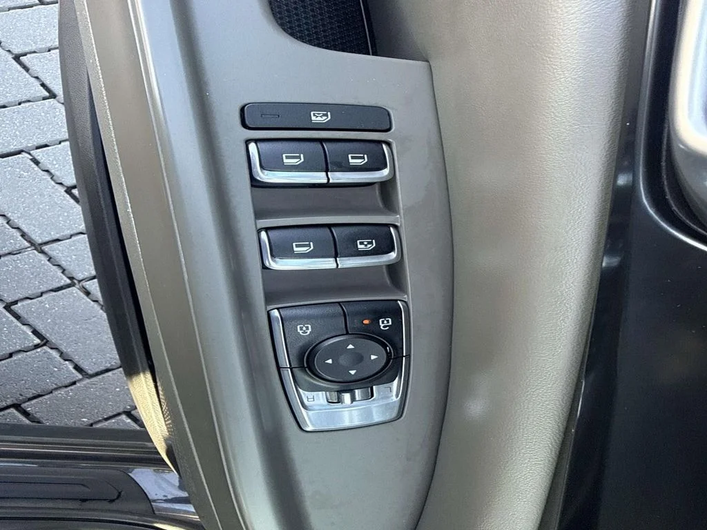 Used 2025 Gray Kia LXS image 17
