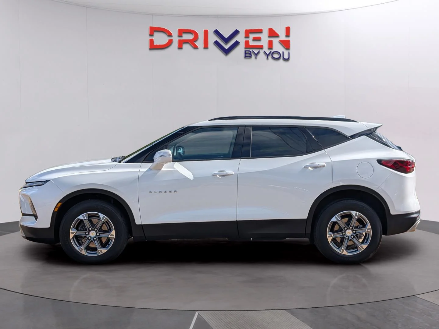 Used 2024 Summit White Chevrolet 3LT image 2
