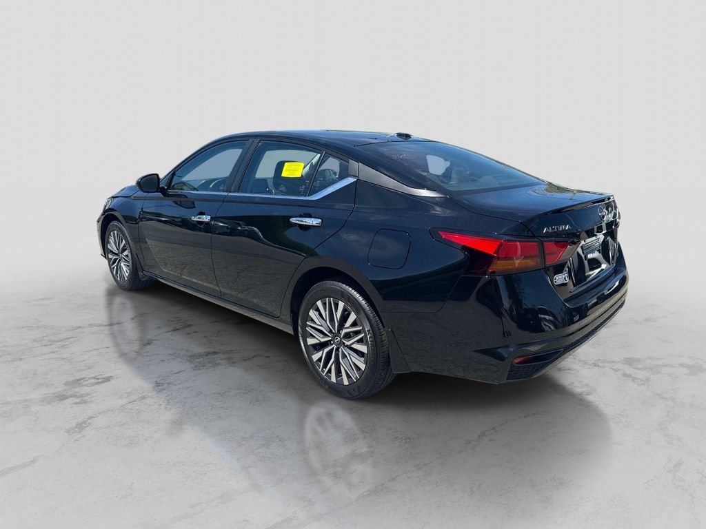 Used 2024 Black Nissan 2.5 SV image 3