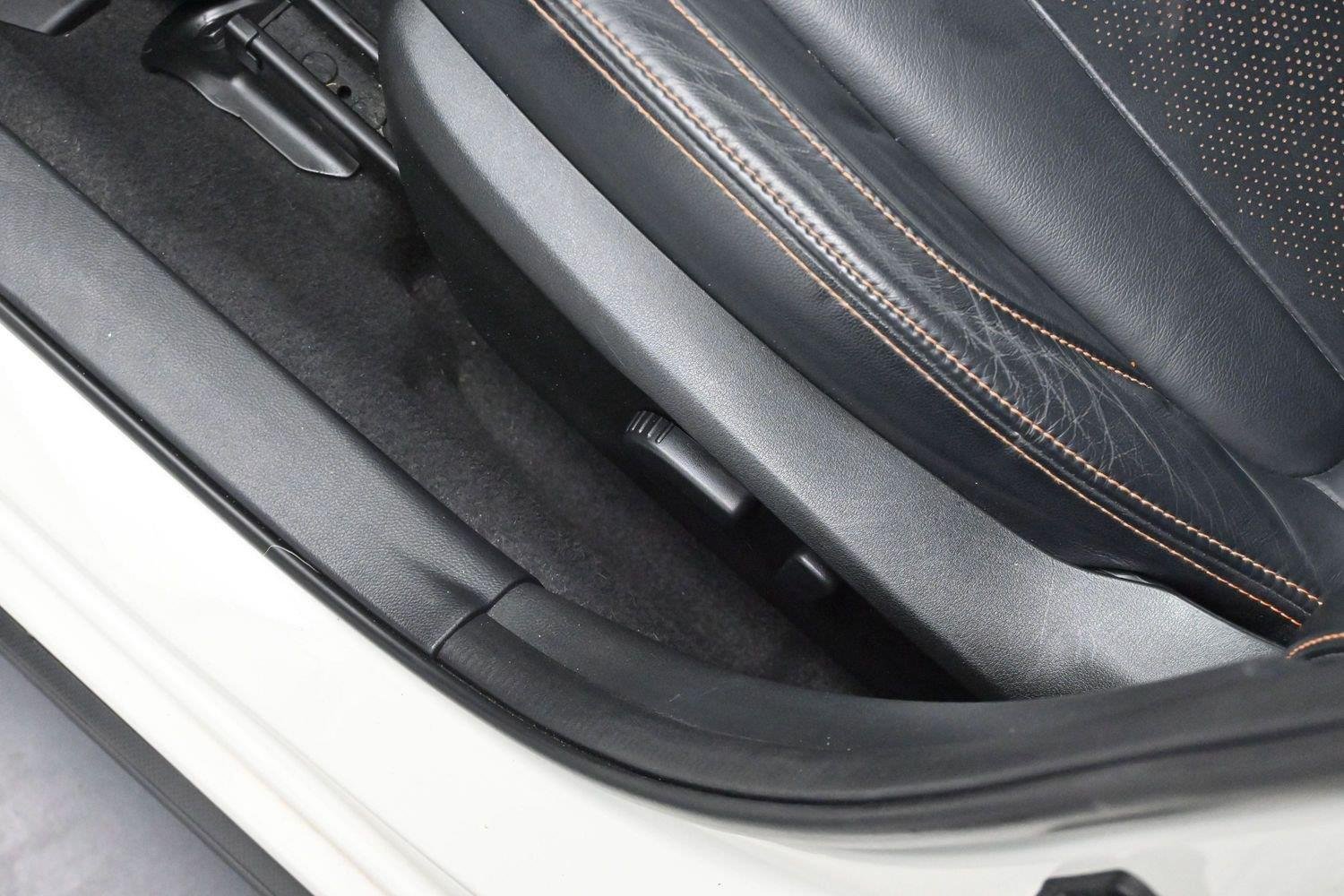 Used 2022 Crystal White Pearl Subaru Limited image 13