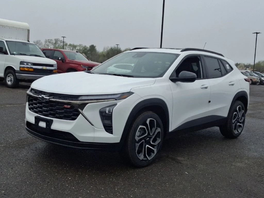 New 2026 Summit White Chevrolet 2RS image 4