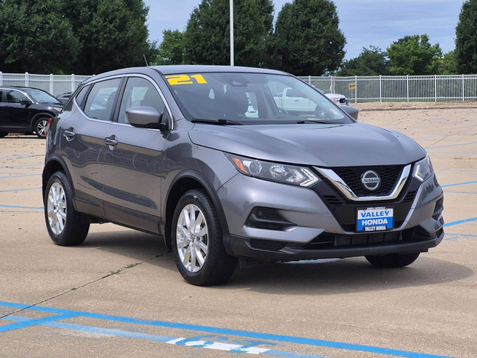 Used 2021 Gun Metallic Nissan S image 4