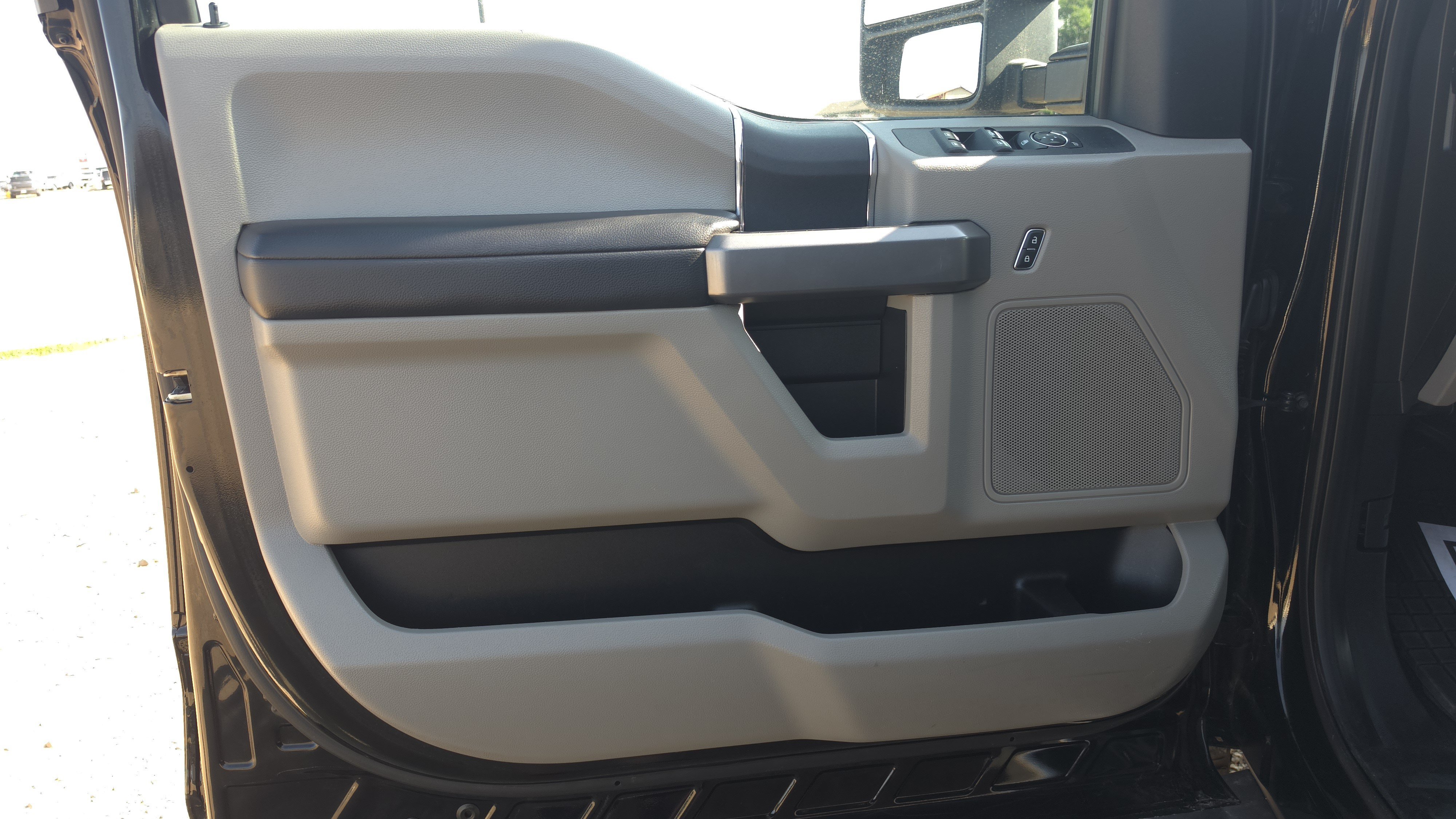 Used 2018 Black Ford XLT image 10