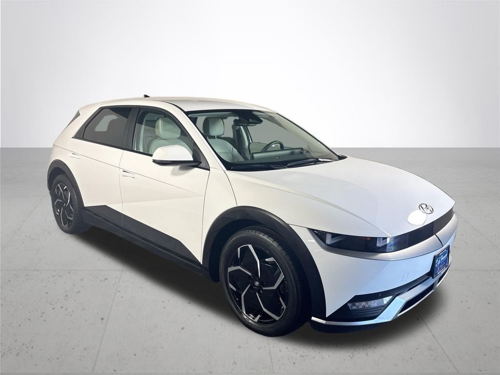 Used 2023 White Hyundai SEL image 4