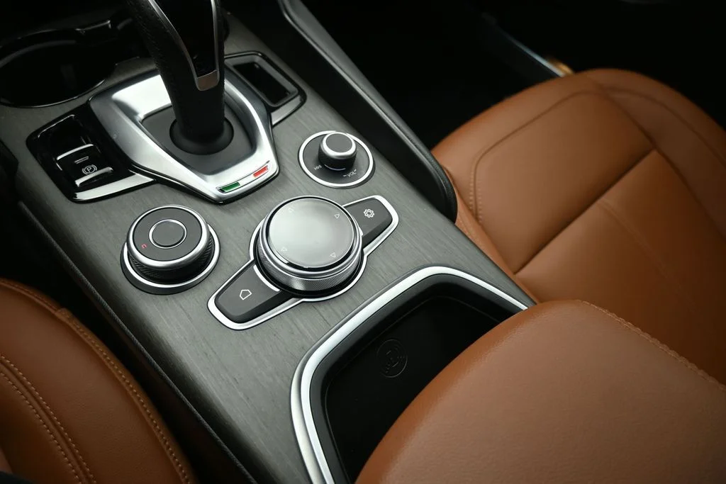 Used 2022 White Alfa Romeo Ti image 15