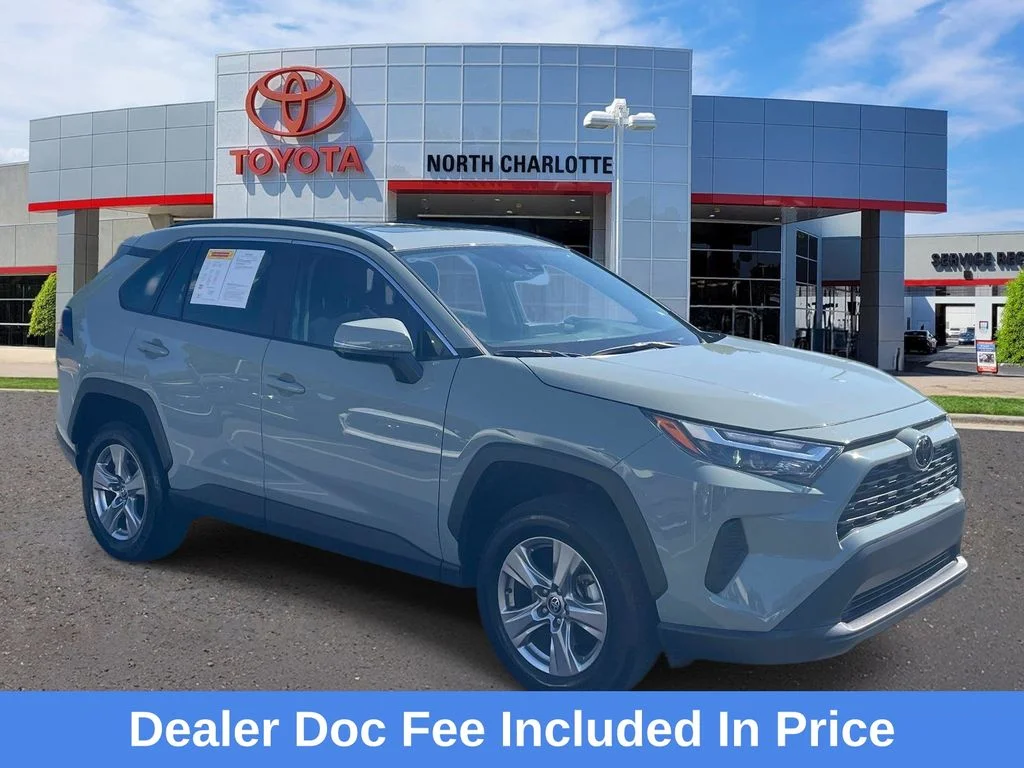 Used 2023  Toyota XLE image 1