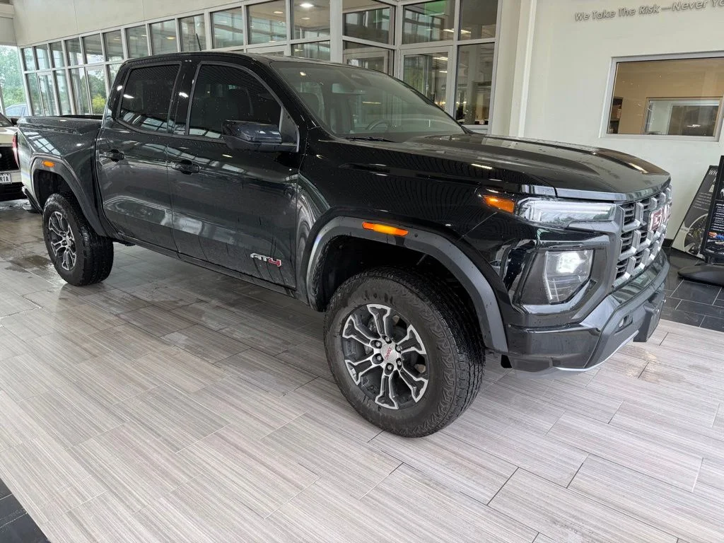 2024 GMC Canyon 4WD AT4 Crew Cab Short Box's photo
