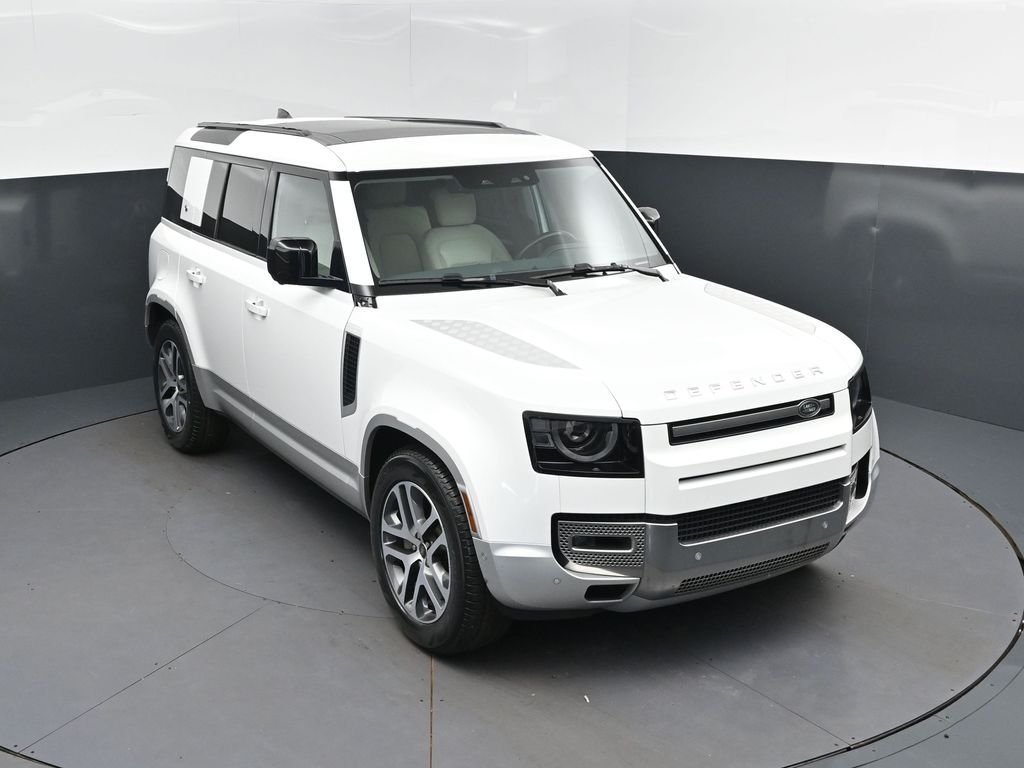 2023 Land Rover Defender SE's photo