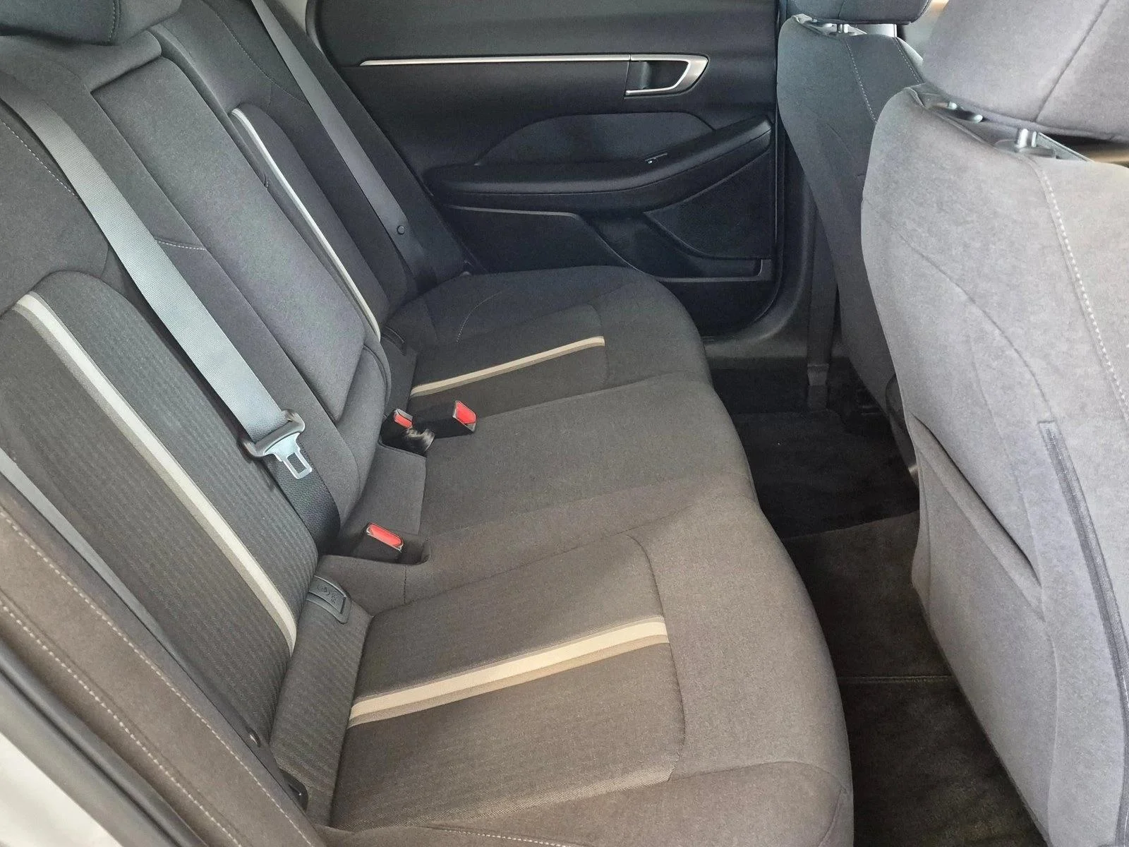 Used 2021 Shimmering Silver Pearl Hyundai SEL image 18
