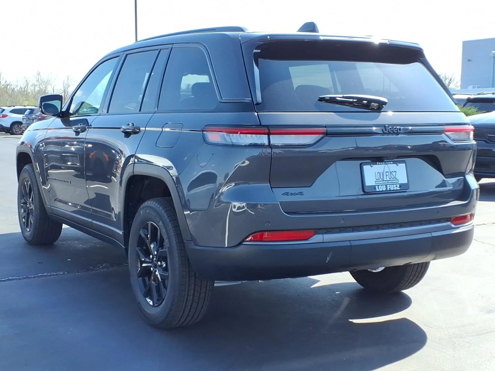 New 2026 Baltic Gray Metallic Clear-Coat Exterior Paint Jeep Altitude image 4
