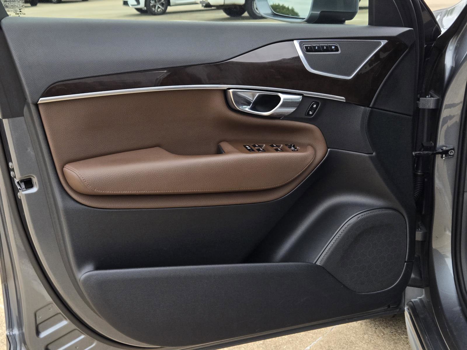 Used 2019 Gray Metallic Volvo Momentum image 26