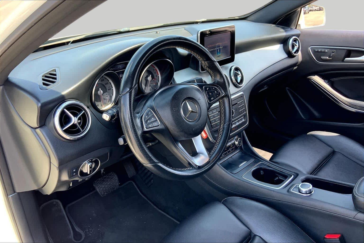 Used 2017 Cirrus White Mercedes-Benz GLA 250 image 17