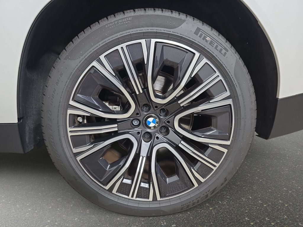 Certified Used 2026 Mineral White Metallic BMW 30 xDrive image 34
