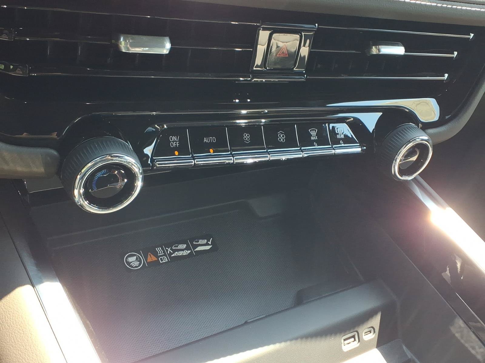 2026 Chevrolet Suburban Z71 - Photo 8