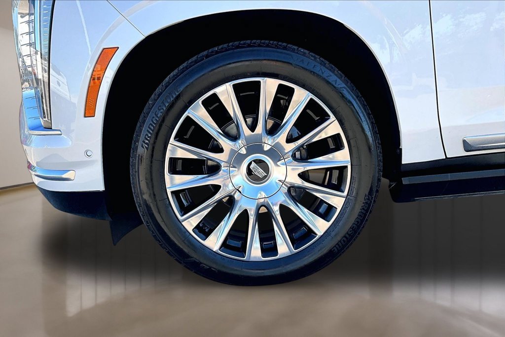 Certified Used 2025 Crystal White Tricoat Cadillac Premium Luxury Platinum image 8