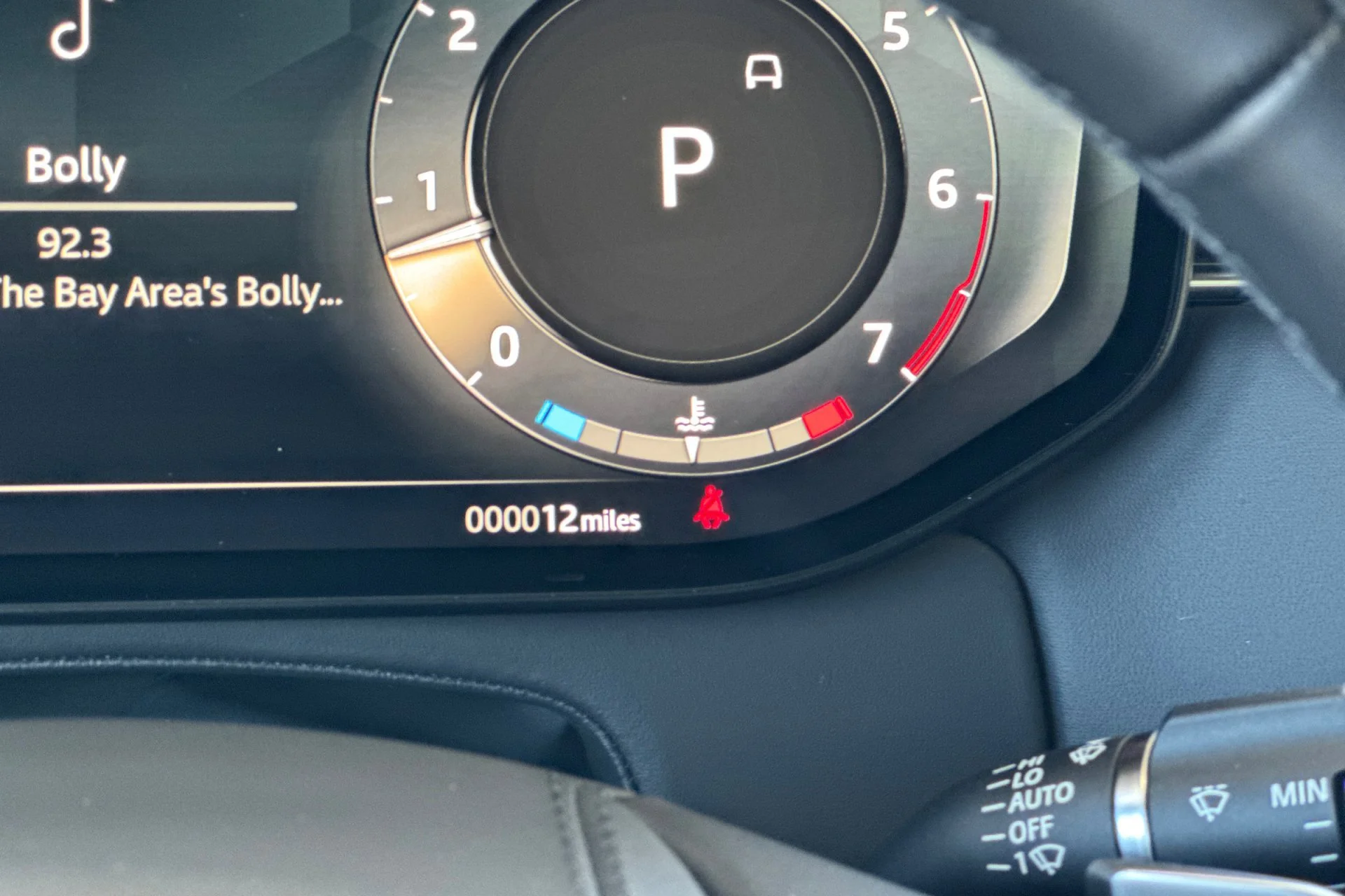 New 2026 SANTORINI BLACK Land Rover SE image 28