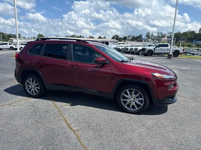 Used 2018 Velvet Red Pearlcoat Jeep Latitude image 2