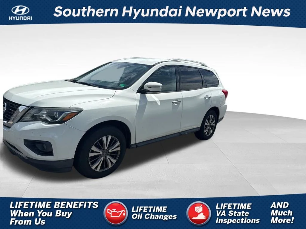 2017 Nissan Pathfinder SV 2WD's photo