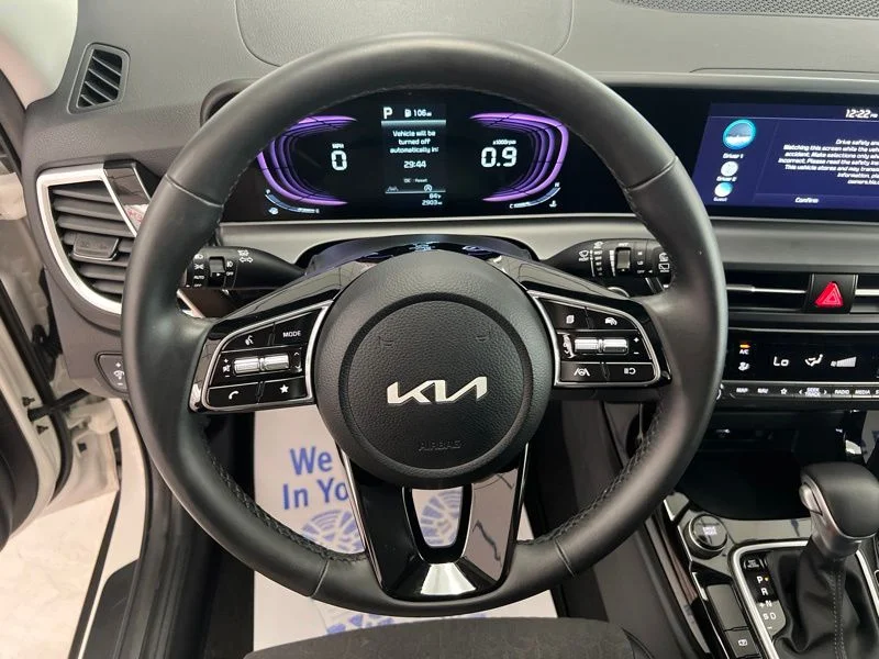 Used 2025 White Kia S image 25