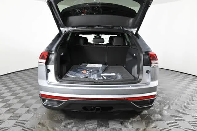New 2026 Silver Mist Metallic Volkswagen 2.0T SE w/Technology image 7
