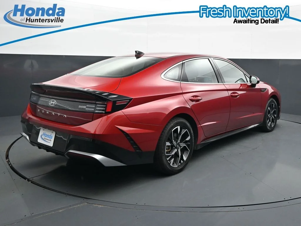 Used 2025 Red Hyundai SEL image 10