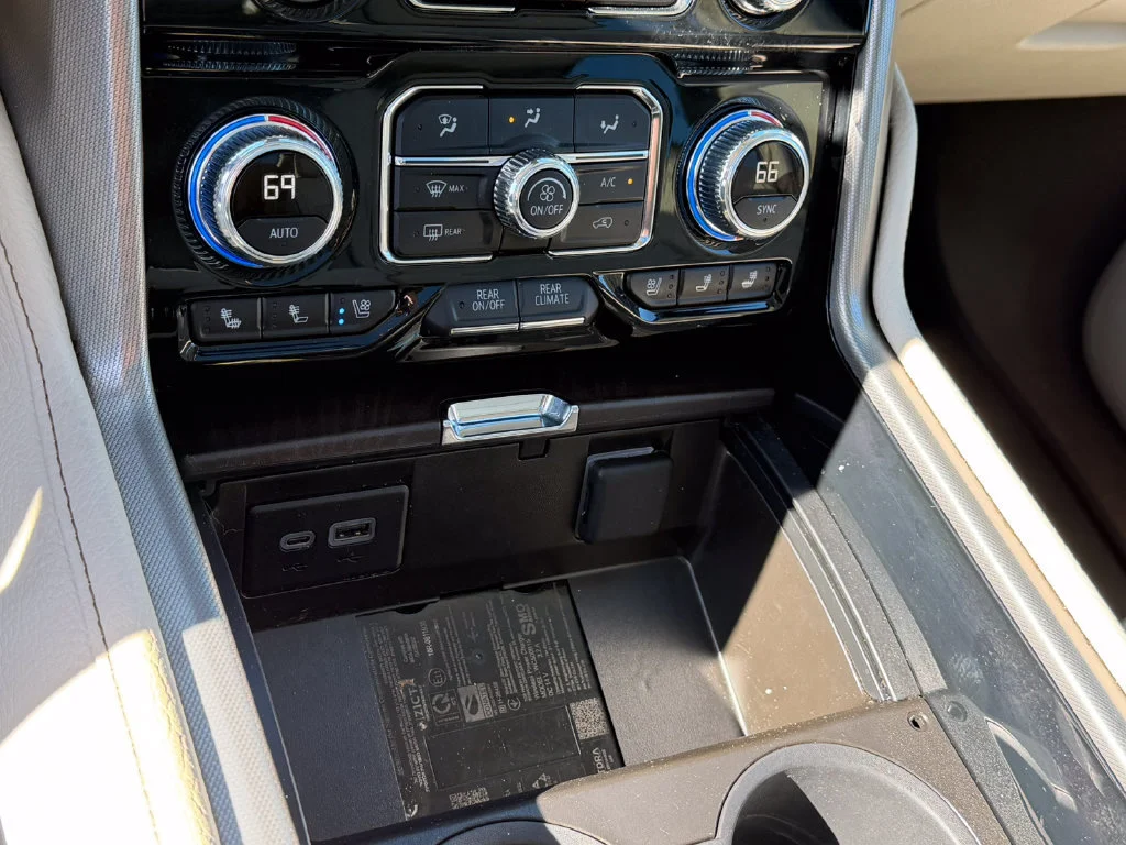 2023 GMC Yukon Denali - Photo 46