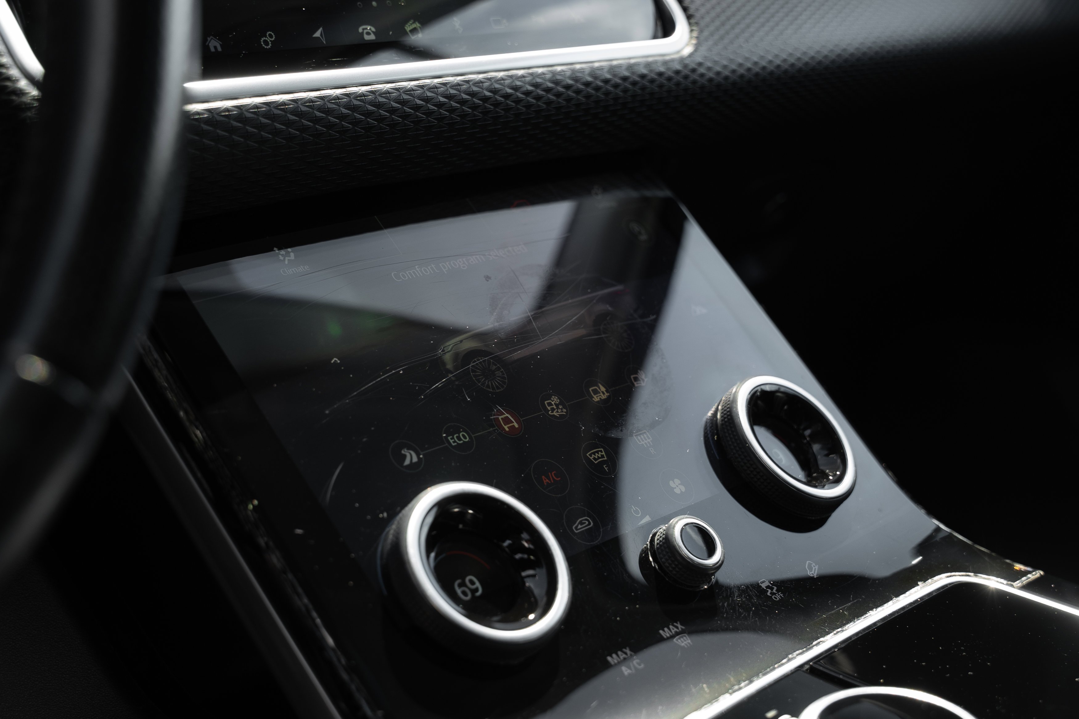 Used 2020 Santorini Black Metallic Land Rover S image 14