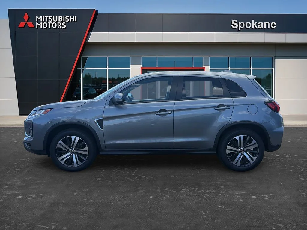 New 2026 Mercury Gray Metallic Mitsubishi 2.0 SE image 4