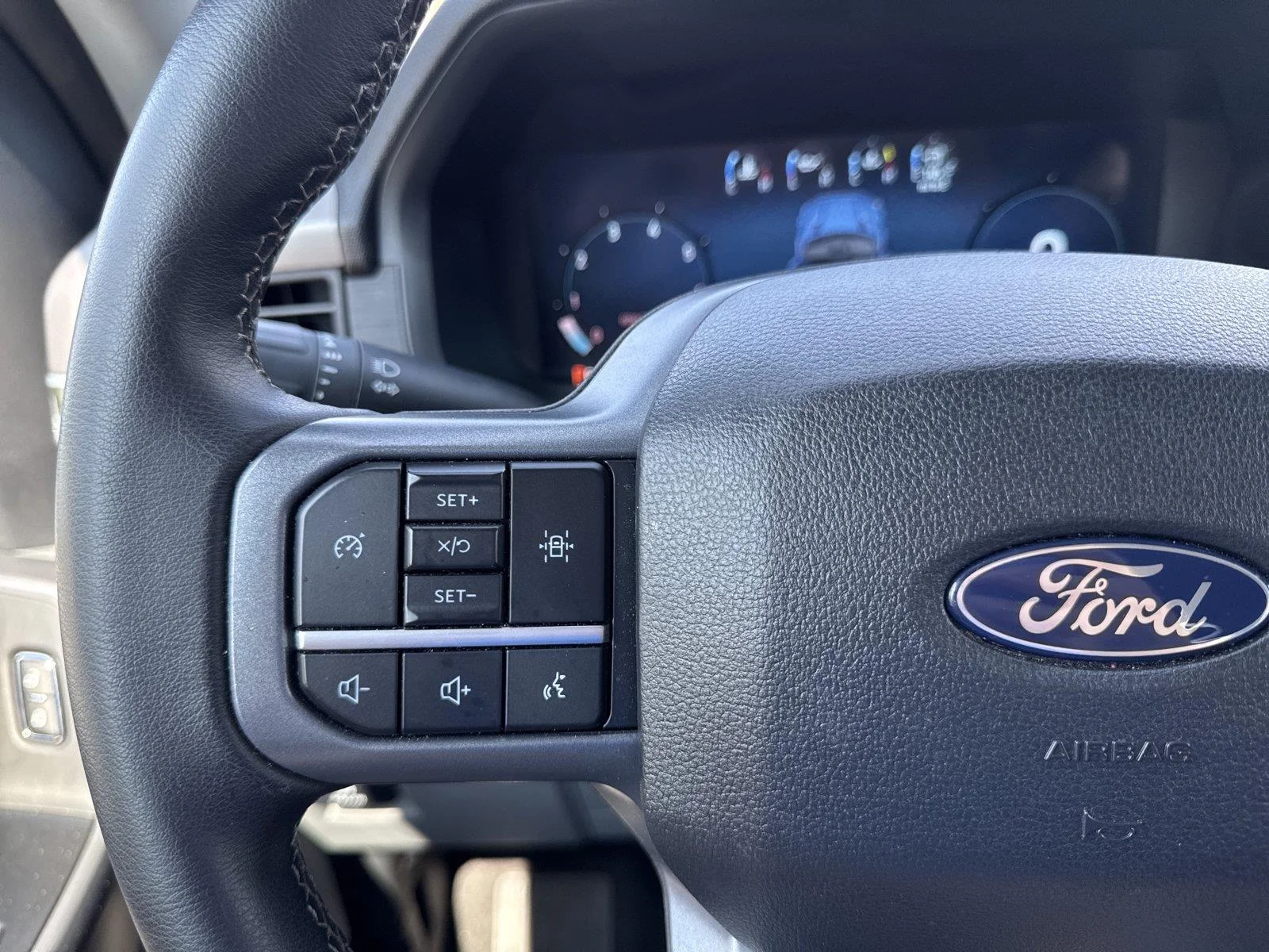 Used 2025 Oxford White Ford XLT image 17