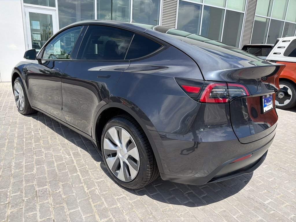 Used 2024 Stealth Gray Tesla Long Range image 3