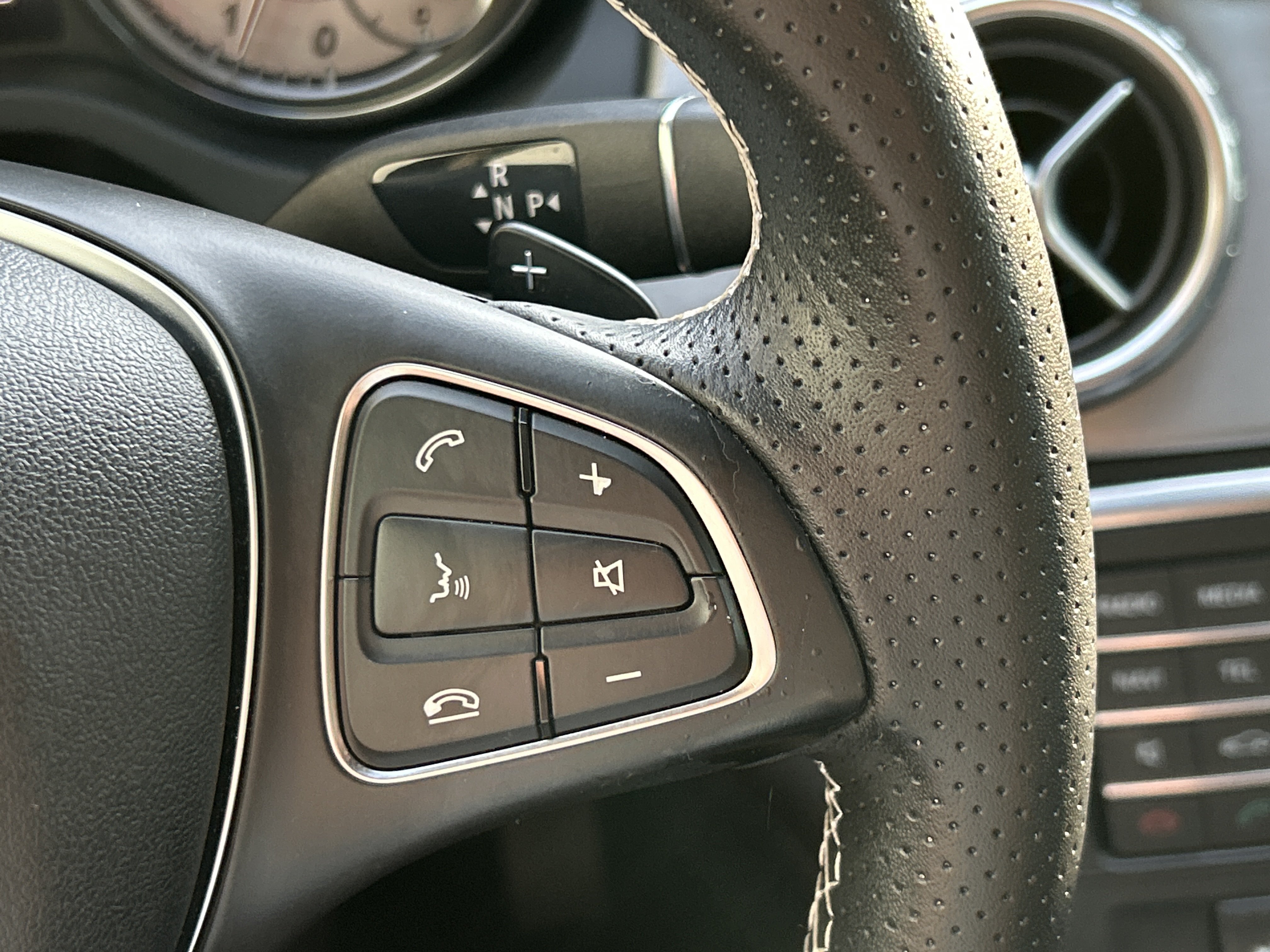 Used 2016 Mountain Gray Metallic Mercedes-Benz GLA 250 SUV image 26